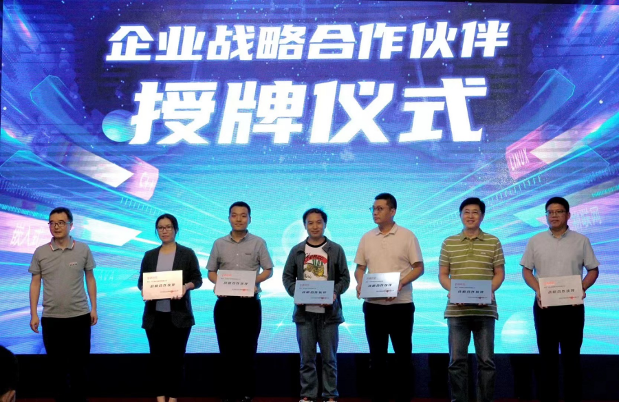全面亮相！华清远见开源智能硬件、高校实验室产品震撼发布(图8)