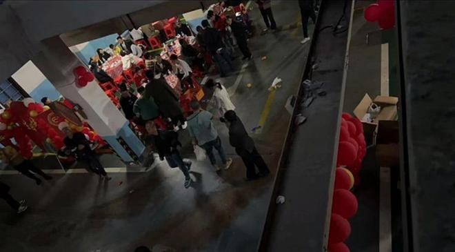 湖南衡阳一居民在小区地下车库摆酒席物业：业主六十大寿向社区报备过(图1)