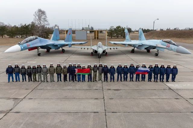 有这种好事？最好的苏-27在中国最好的F-35也在中国！(图5)