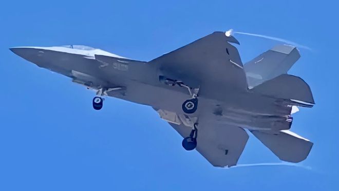 有这种好事？最好的苏-27在中国最好的F-35也在中国！(图13)