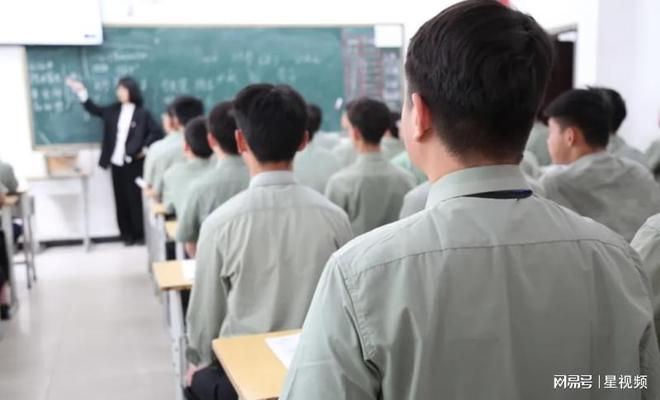 北京八维研修学院深度解读《2025七大方向技术趋势白皮书(图2)