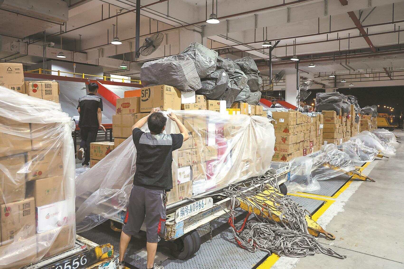 亲民荔枝遇上“吃不消”运费小果农只能借账号“搭车”发货(图2)