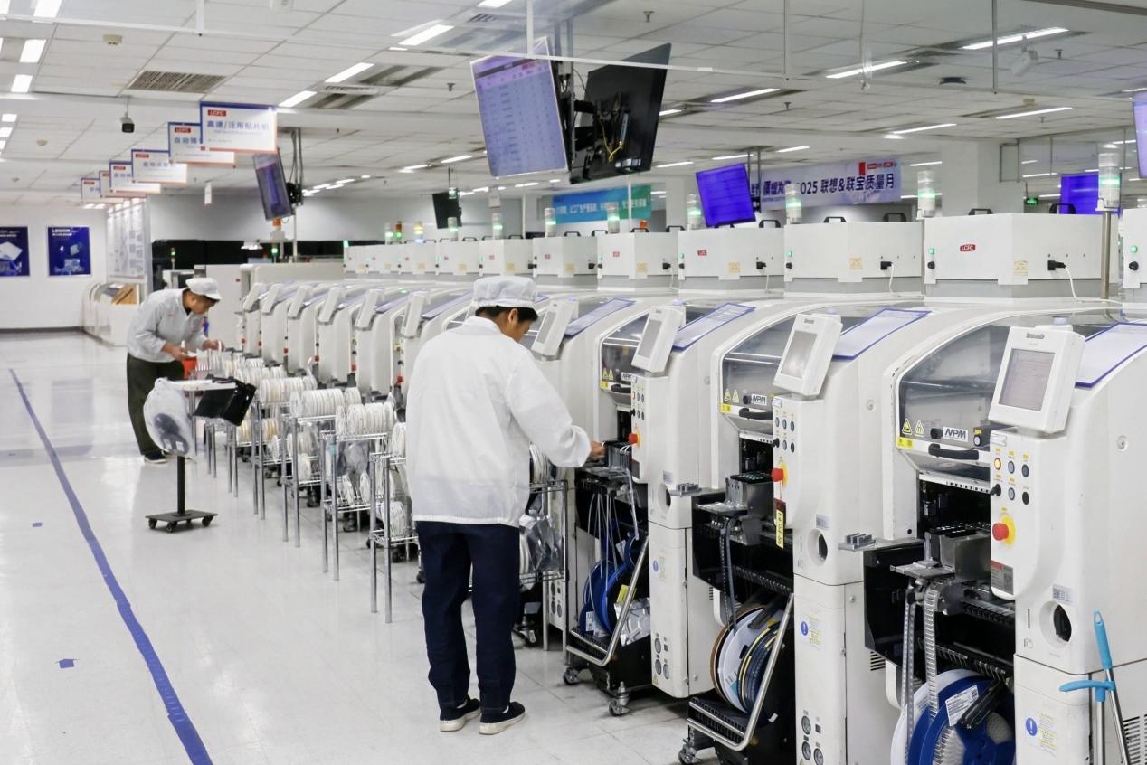 一台爆款AIPC如何炼成？实探联想“灯塔”工厂(图3)