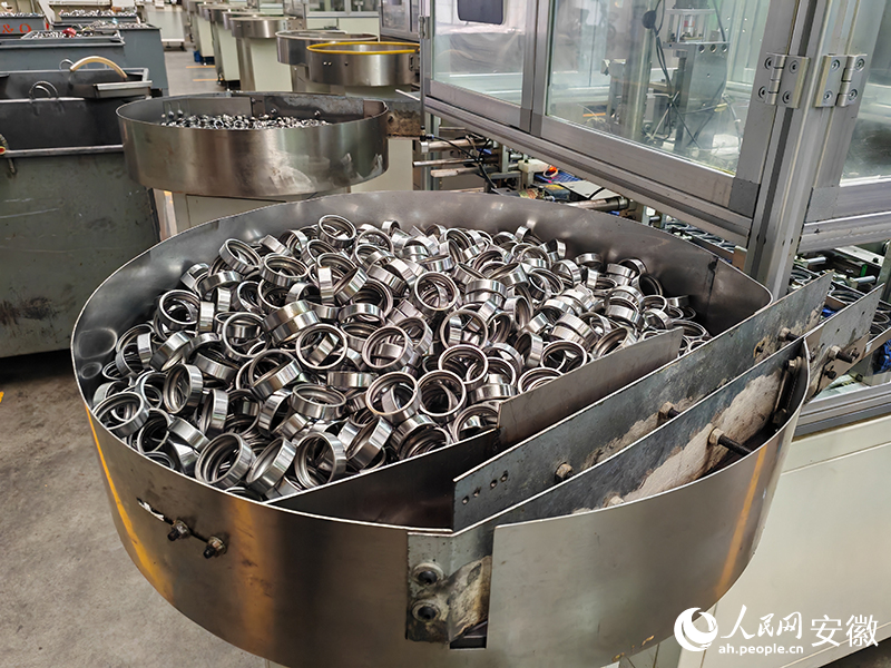 宿州灵璧：“小轴承”转动“大发展”(图2)