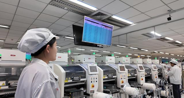 京东1111探厂爆款AIPC是怎么“造”出来的？