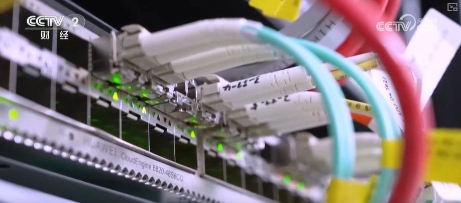 “技术迭代—成本下降—应用爆发”读懂469万亿Token背后中国AI大模型价格优势(图3)