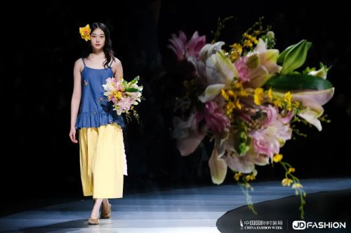 能穿十年不过时的衣服被京东搬上了T台(图3)